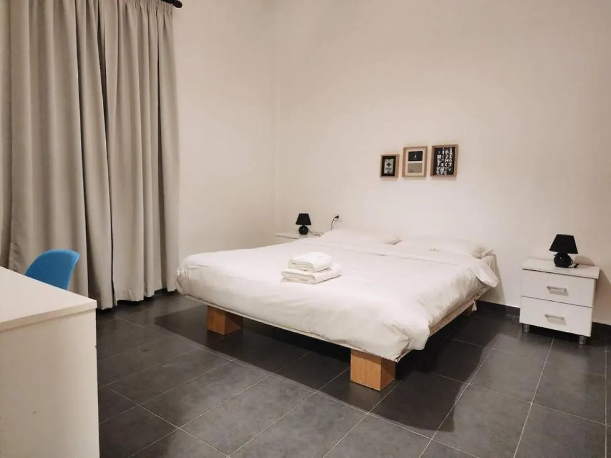 Apartment Railway House 1Br Apt With Front Yard, 24 Hours Power Beirut