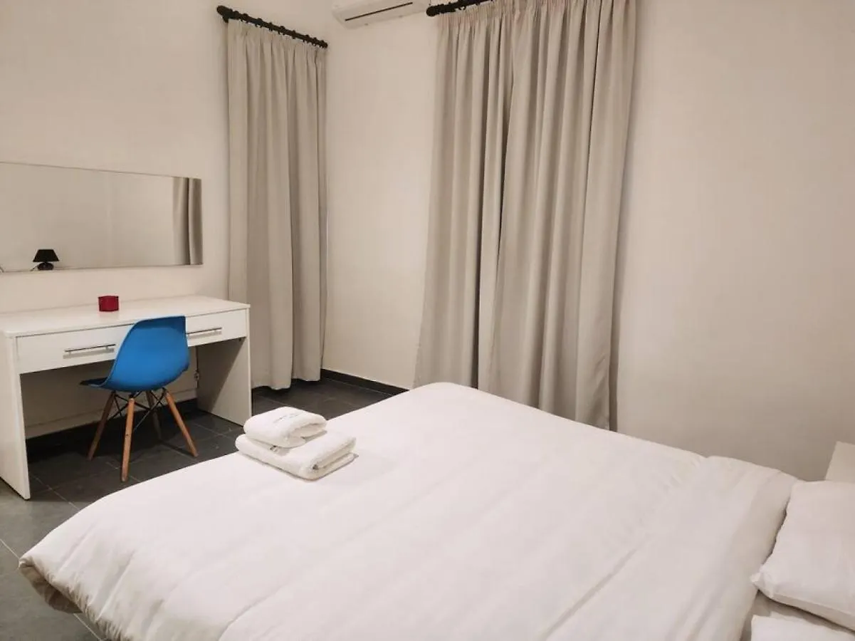 Railway House 1Br Apt With Front Yard, 24 Hours Power Beirut